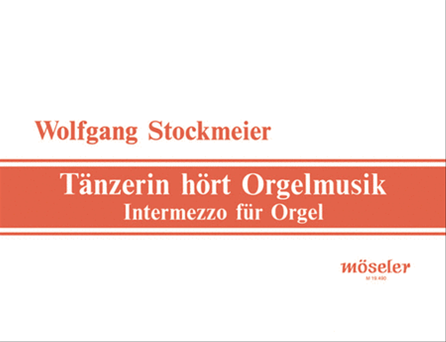 Tanzerin hort Orgelmusik in einer gotischen Kathedrale Wk 286