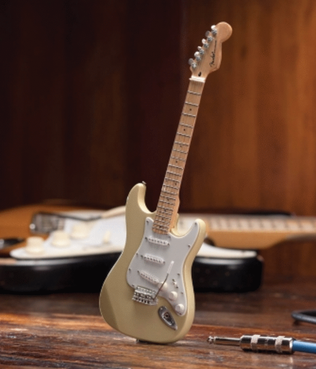 Fender™ Stratocaster™ – Cream Finish